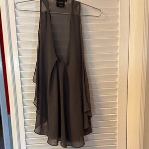 Like New Cliche Sleeveless V-Neck Tunic Top